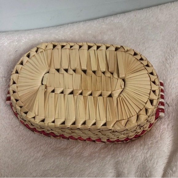 Natural woven basket - Picture 6 of 10